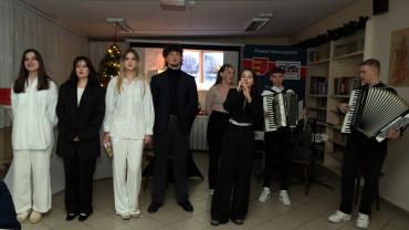 Spotkanie Wigilijne W Bursie Szkolnej W Starym Saczu. Artysci Sceny Bursy Prezentuja 13